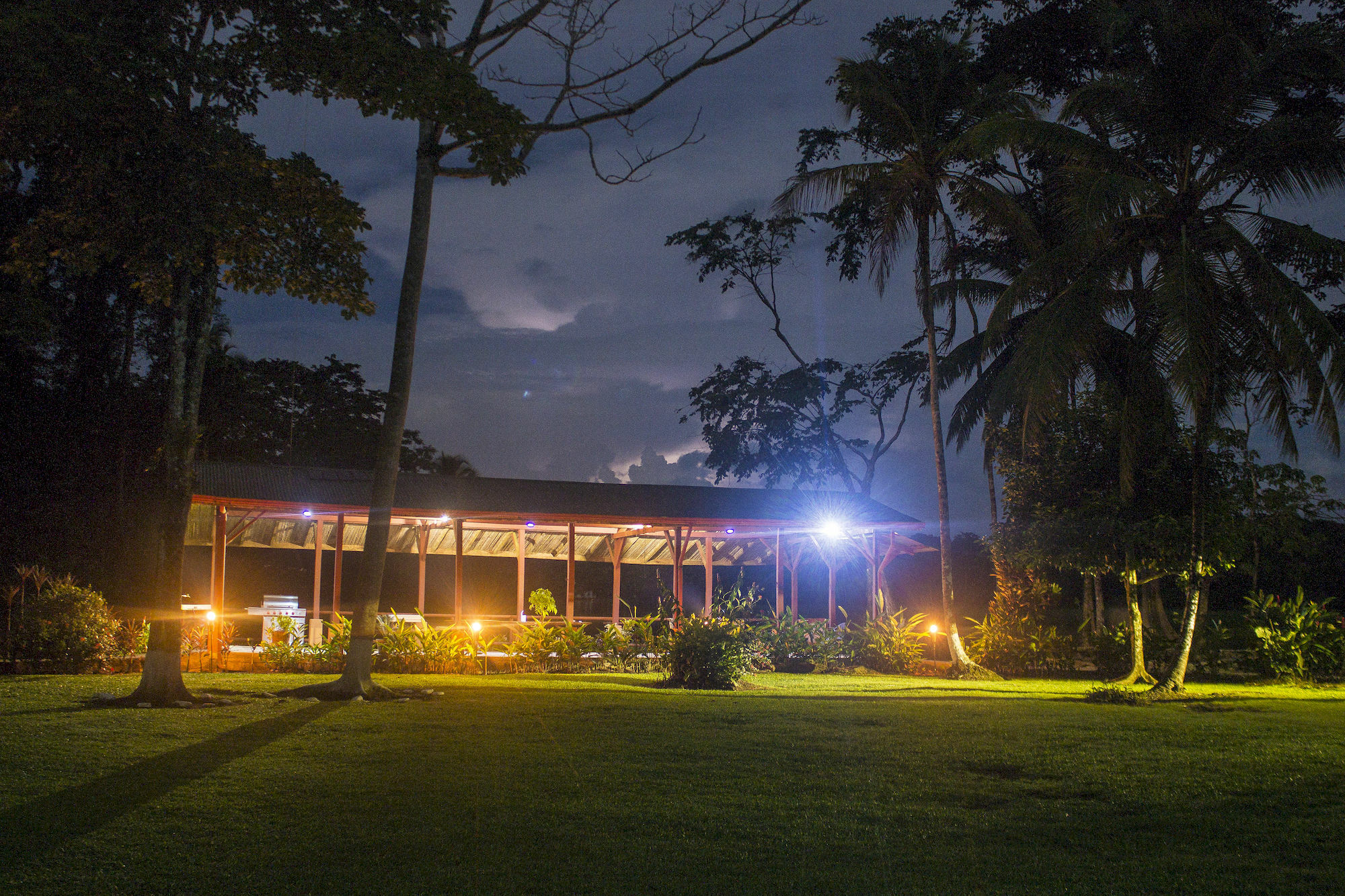 Lirio Lodge Barra de Pacuare Ngoại thất bức ảnh